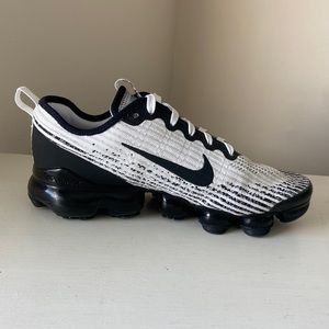 Nike Air VaporMax Flyknit 3 in white black